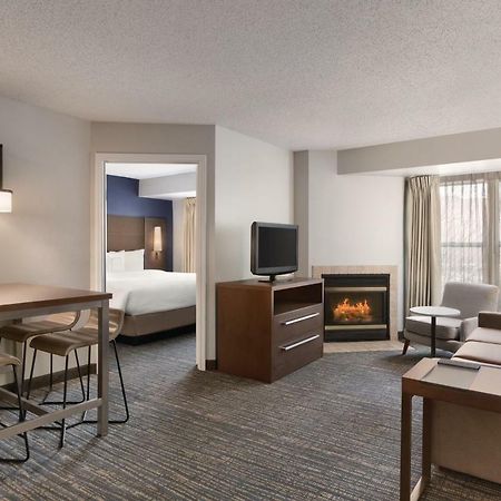 Residence Inn By Marriott Buffalo Galleria Mall Чіктоваґа Екстер'єр фото