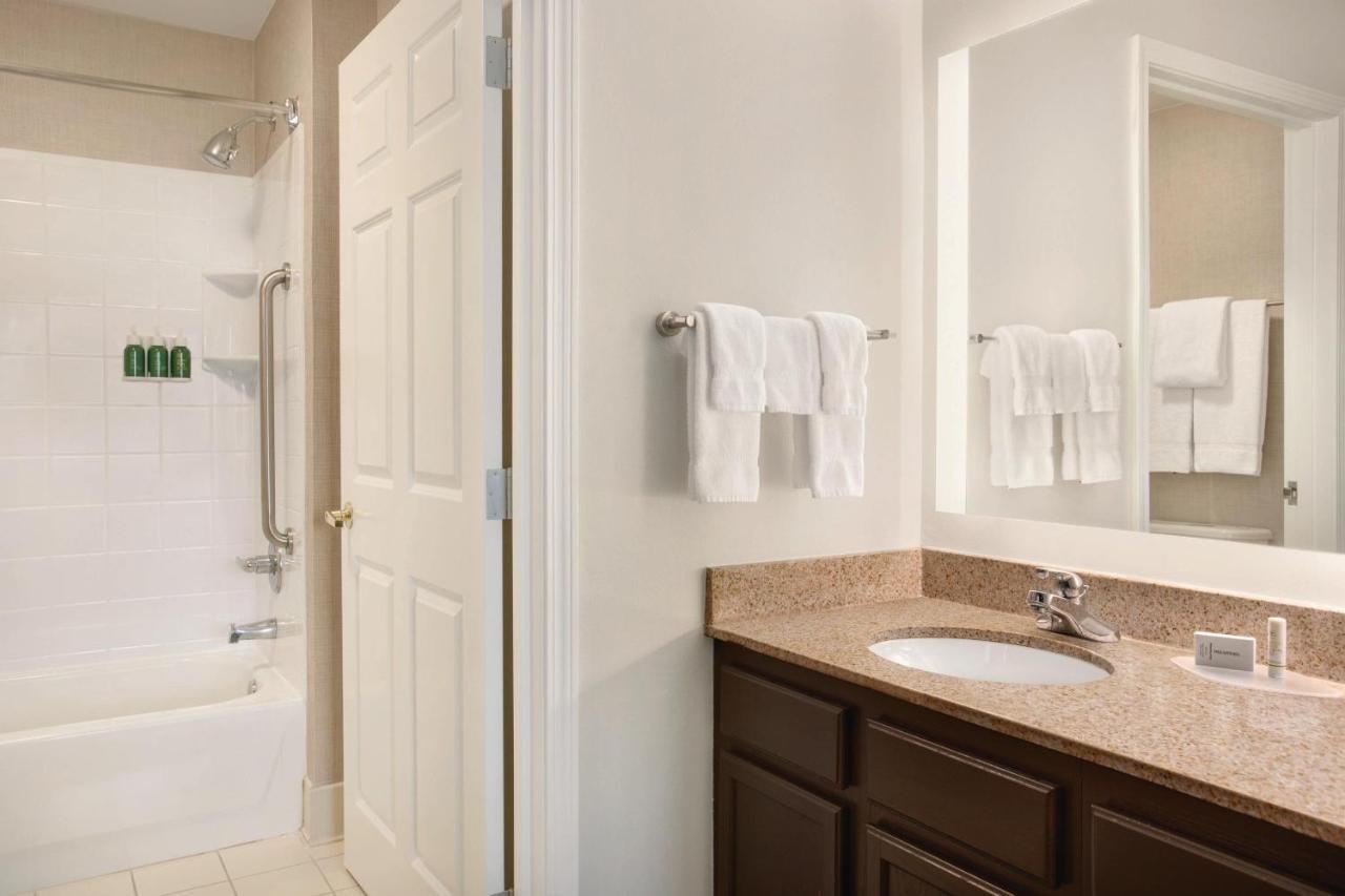 Residence Inn By Marriott Buffalo Galleria Mall Чіктоваґа Екстер'єр фото