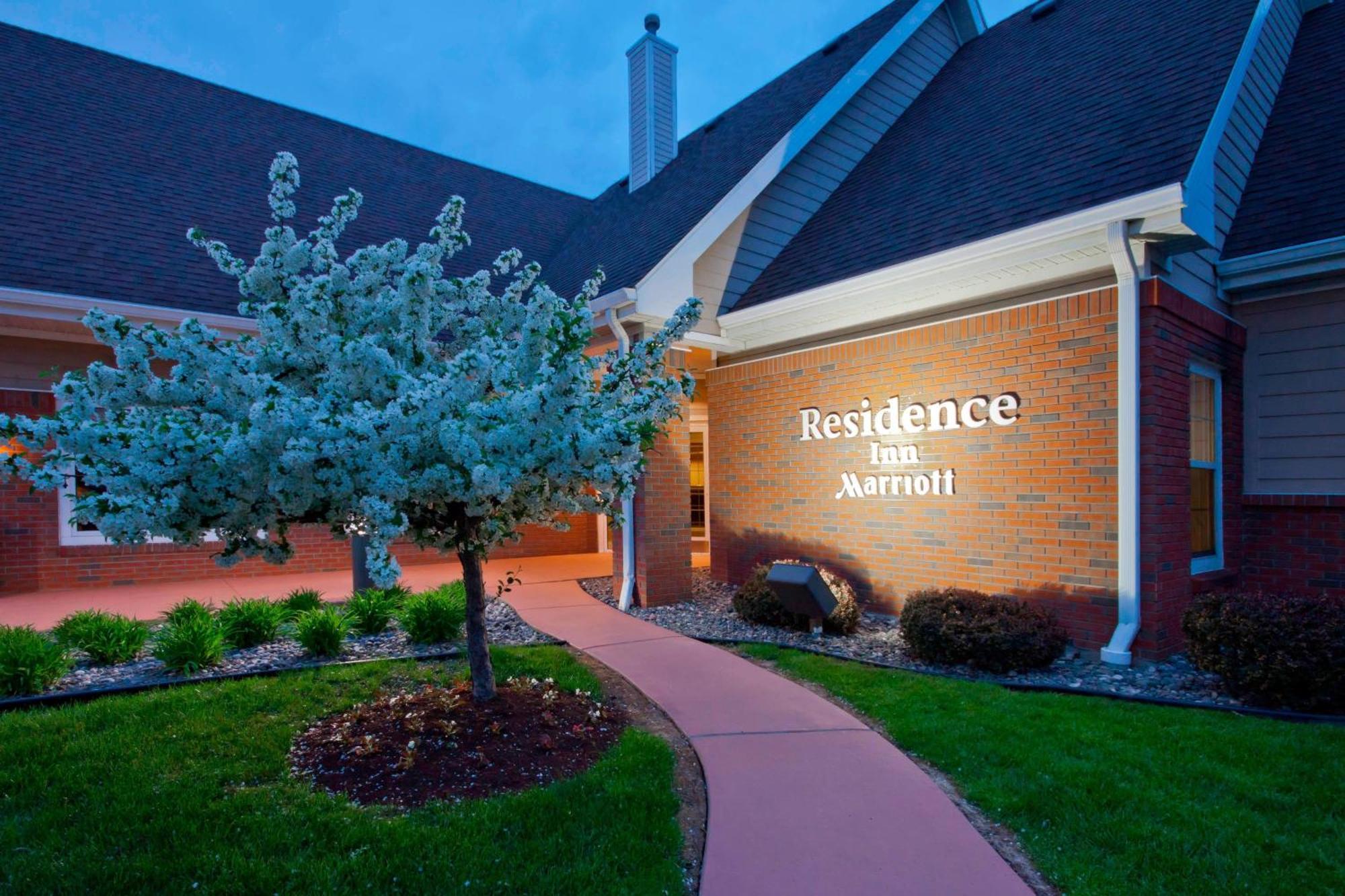 Residence Inn By Marriott Buffalo Galleria Mall Чіктоваґа Екстер'єр фото